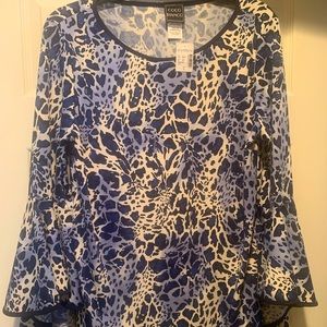 Coco Bianco bell sleeve top, size L.